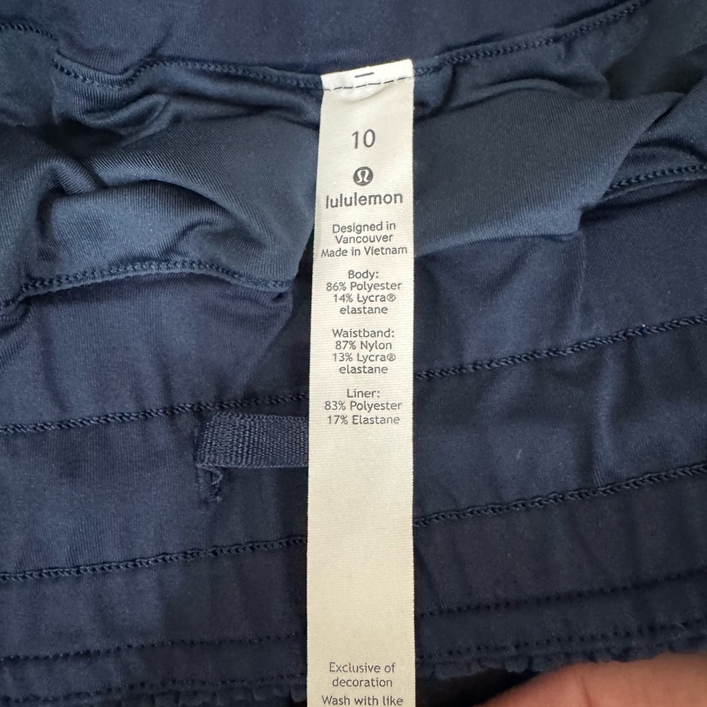 Women’s 10 Lululemon Athletica Dark Blue Athletic Shorts - Picture 2 of 3
